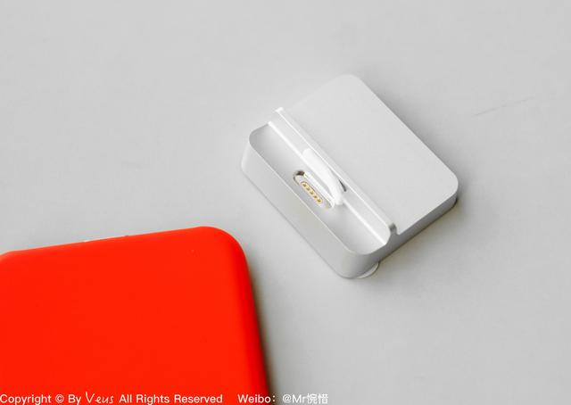 iPhone充电像放水杯一样简单不朽情缘app这个磁吸底座 让