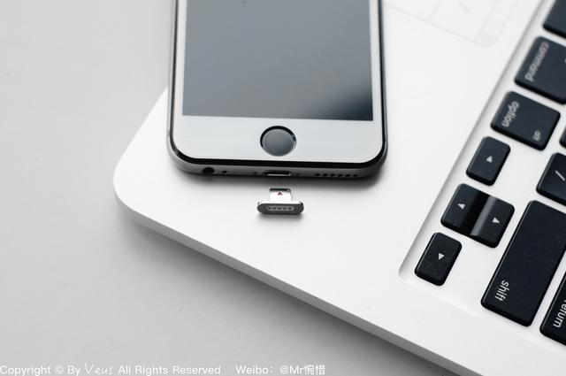 iPhone充电像放水杯一样简单不朽情缘app这个磁吸底座 让(图2)